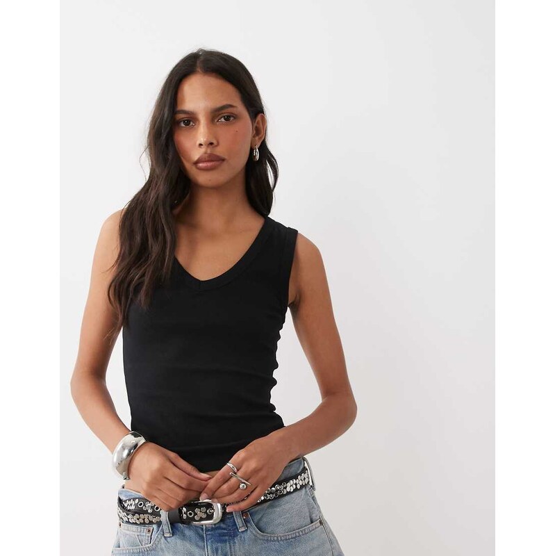 New Look v neck tank top in black
