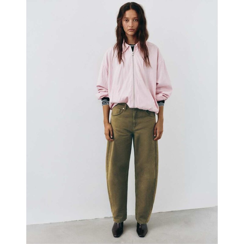Pull&Bear Low-rise barrel jeans in khaki-Green