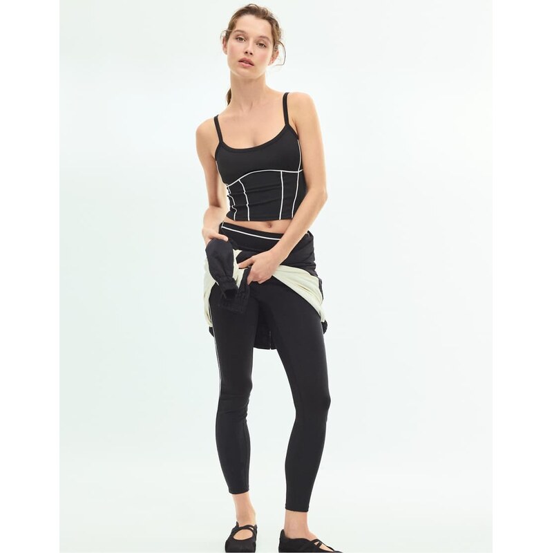 Stradivarius Contrast piping crop top in black