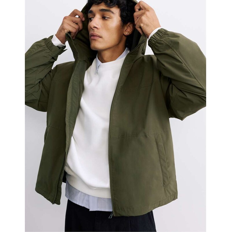 Pull&Bear Lightweight hooded raincoat in khaki-Green