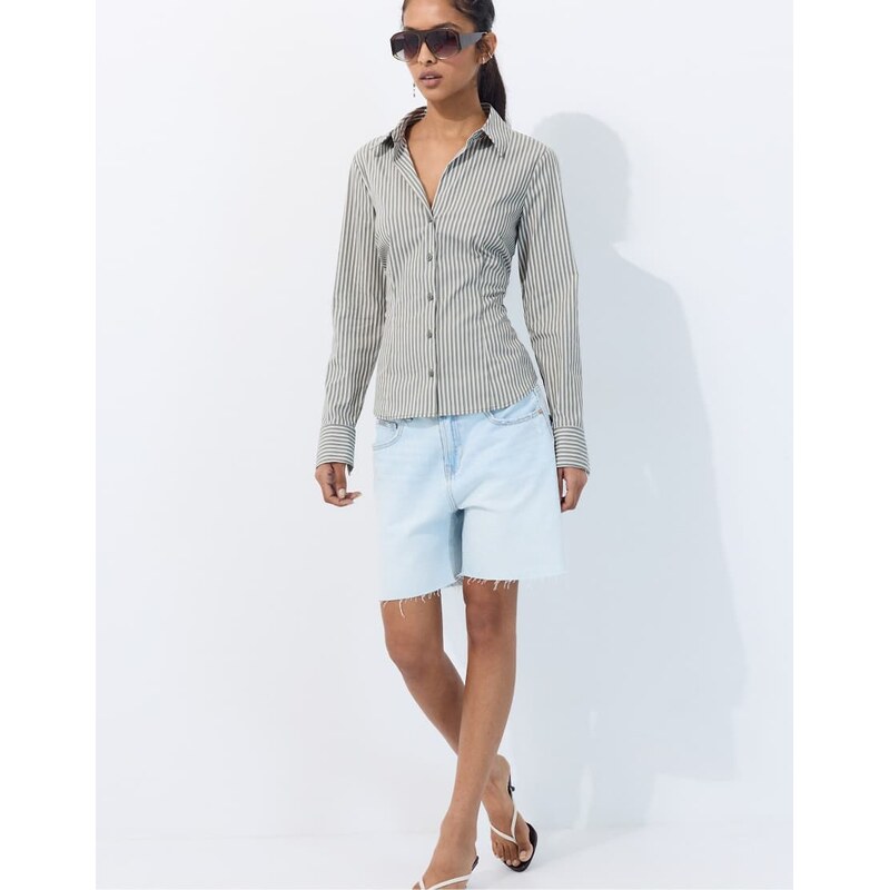 Stradivarius Basic striped fitted shirt in khaki-Green