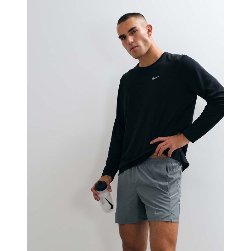 Nike Running Miler Dri-FIT 5inch shorts in grey-Navy