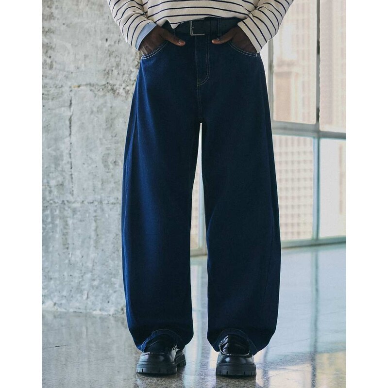 Bershka Stitched jeans in blue-Navy