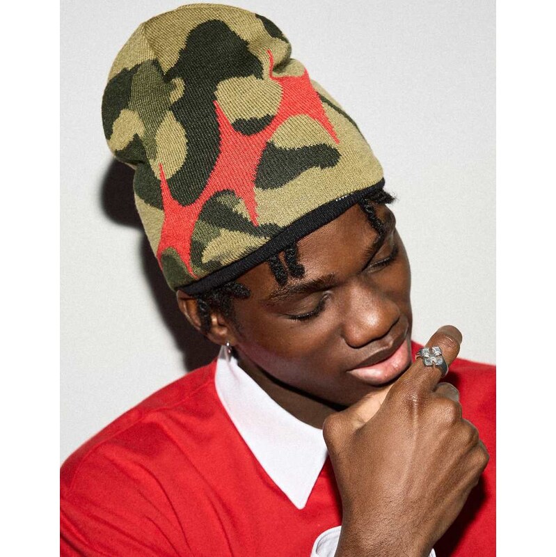 Bershka Star knit beanie in khaki-Green