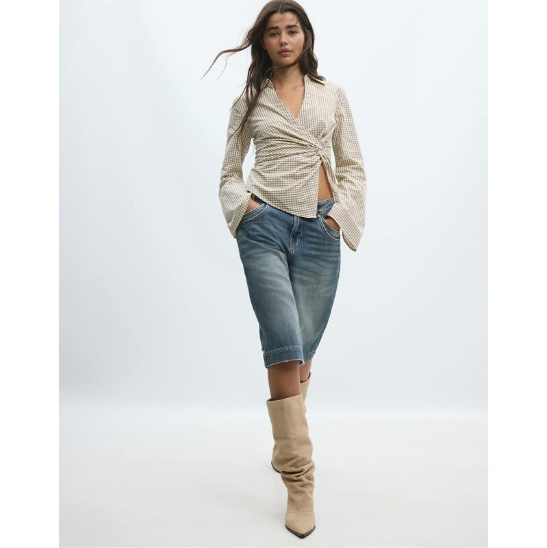 Stradivarius Fitted knot shirt in vanilla-White
