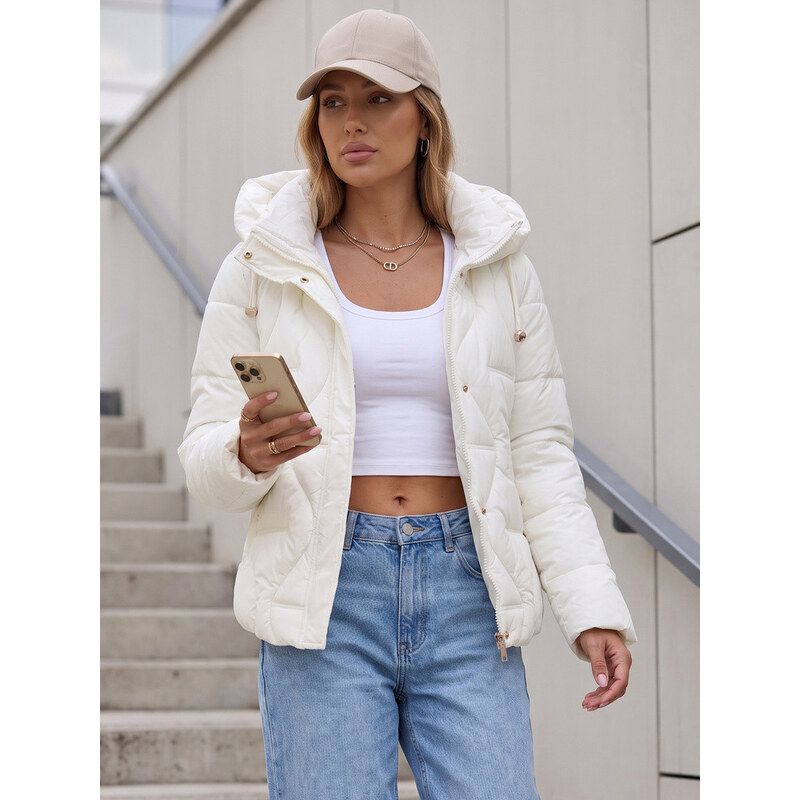 Dámská zimní prošívaná bunda s kapucí v barvě ecru FashionStreet