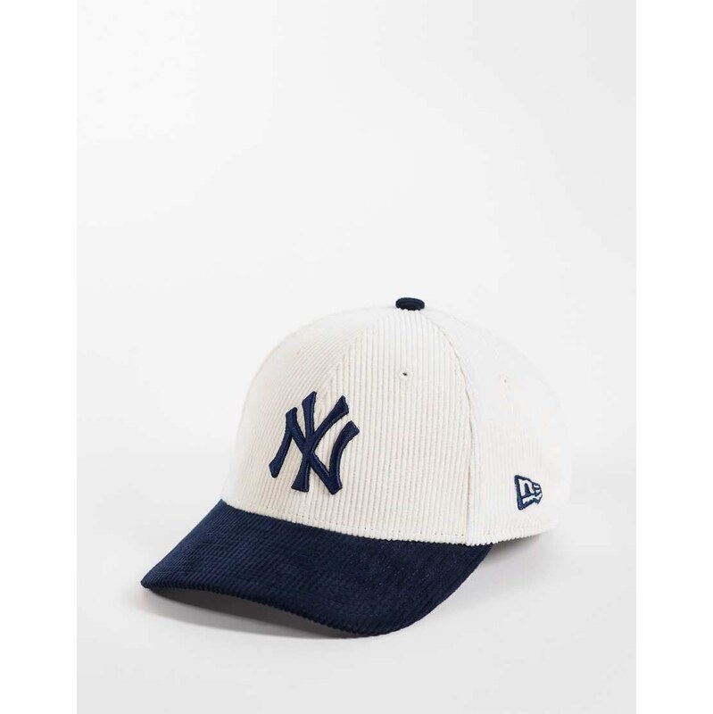 New Era NY Yankees 9forty logo contrast peak cap in neutral/navy