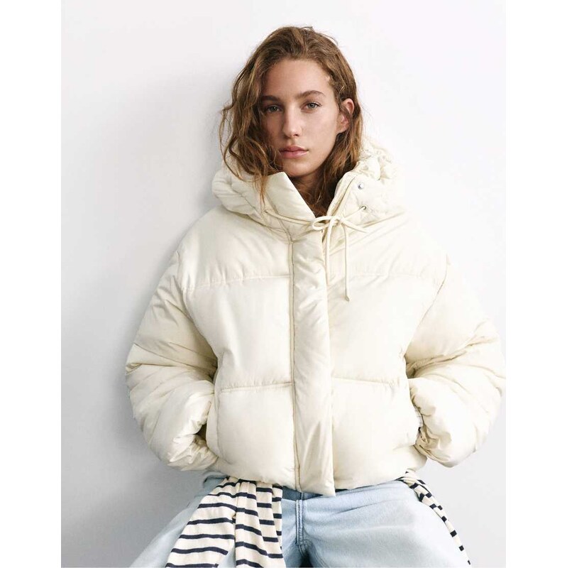 Pull&Bear Cropped puffer jacket with hood in beige-Neutral