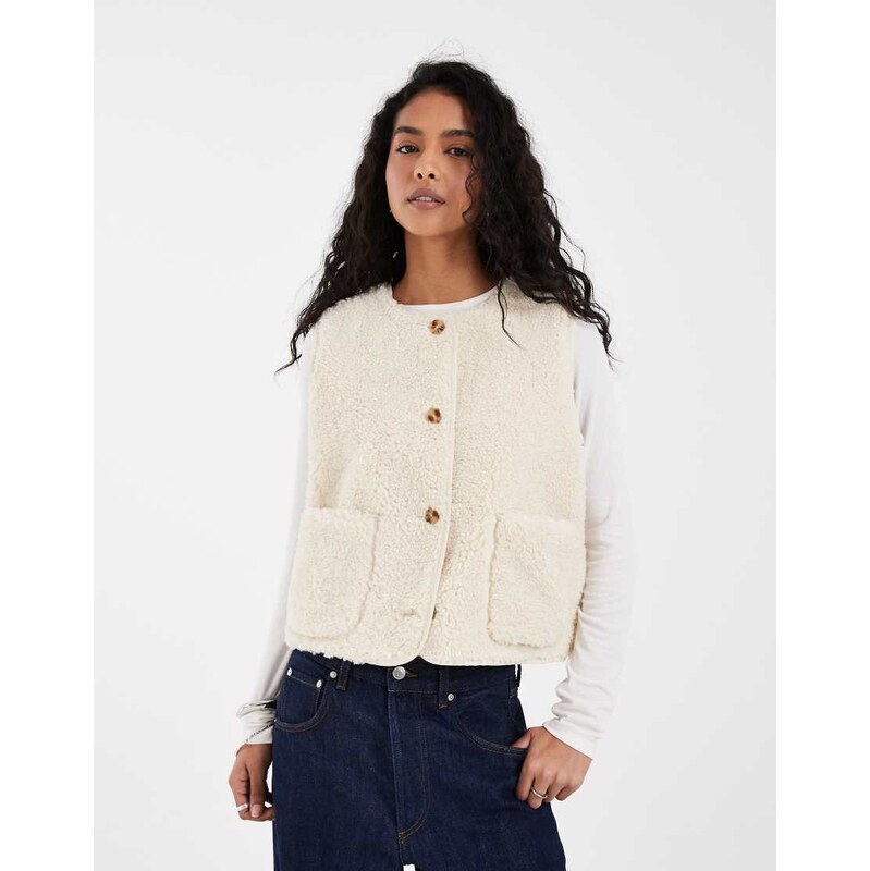 Levis rema sherpa gilet in white