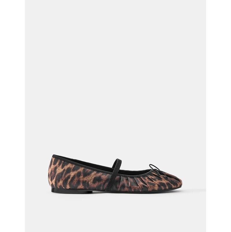 Pull&Bear Leopard print ruched ballet pumps in leopard-Multi