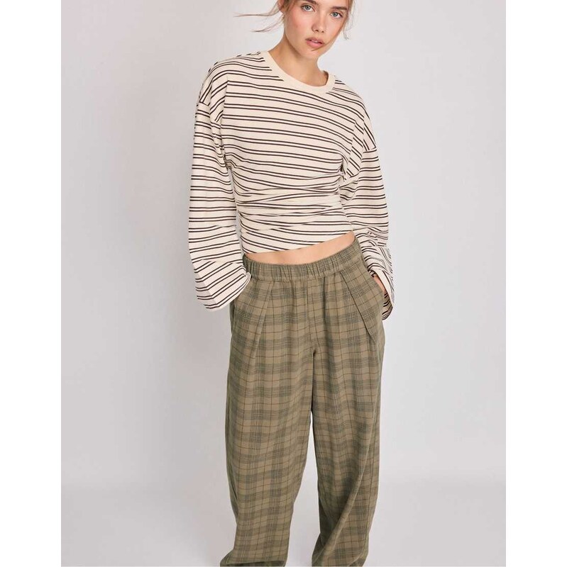 Stradivarius Checked wide straight-leg trousers in beige-Neutral
