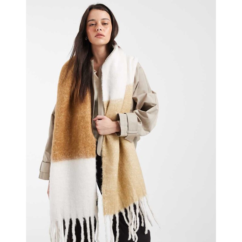 Levis fuzzy scarf with fringe in brown-Blue