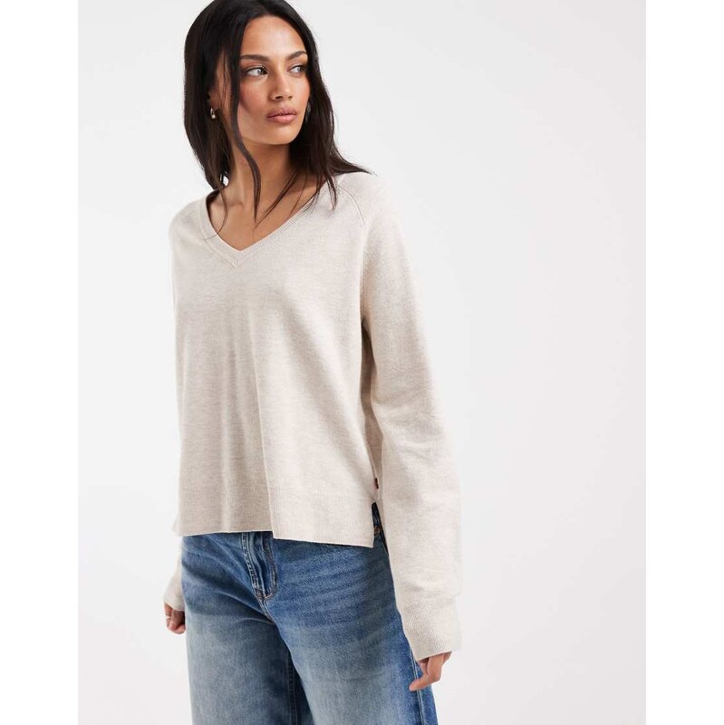 Levis super soft v-neck jumper with split hem in light beige