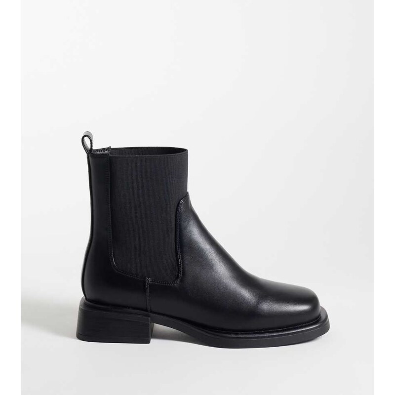 Simmi Wide Fit Simmi London Wide Fit Duff pull on ankle boots in