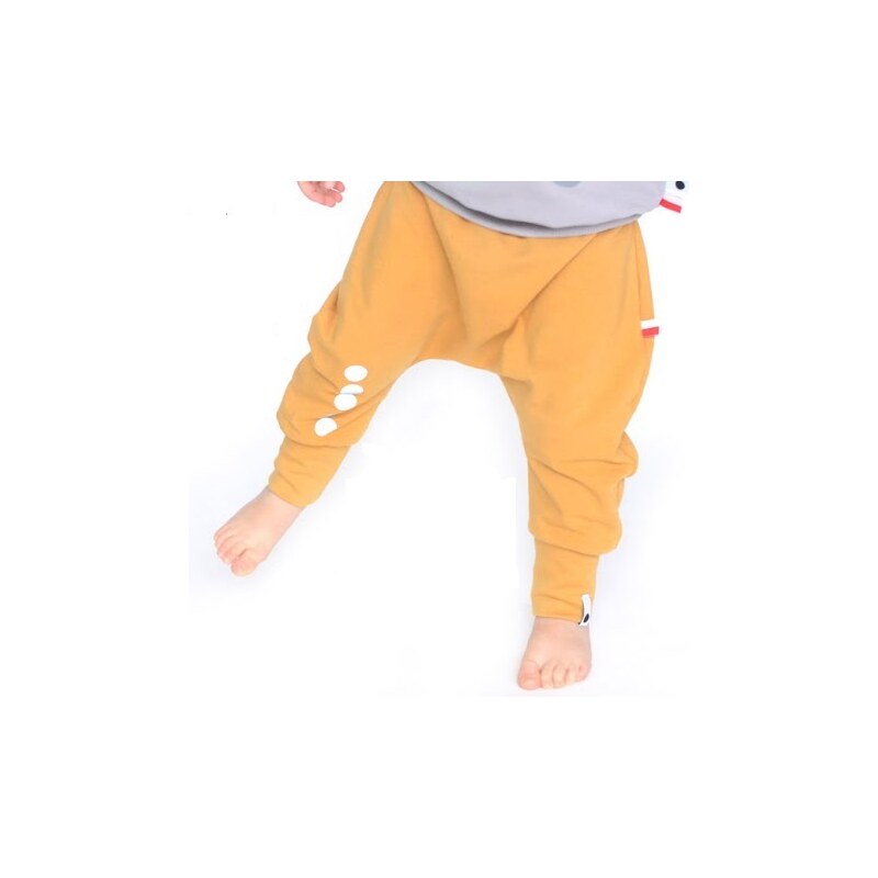 Lamama Dětské bavlněné kalhoty s reflexním potiskem - hořčicové