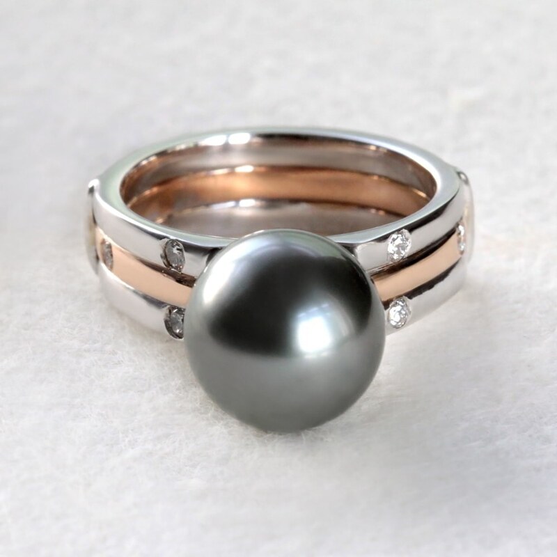 Zlatý prsten s Tahitskou perlou a diamanty KLENOTA