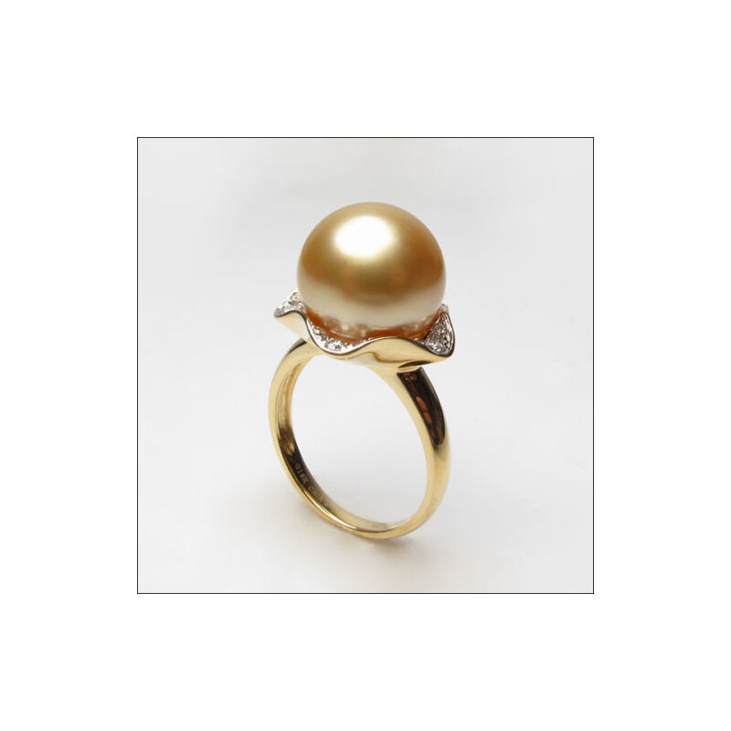Zlatý prsten s perlou jižního Pacifiku a diamanty KLENOTA