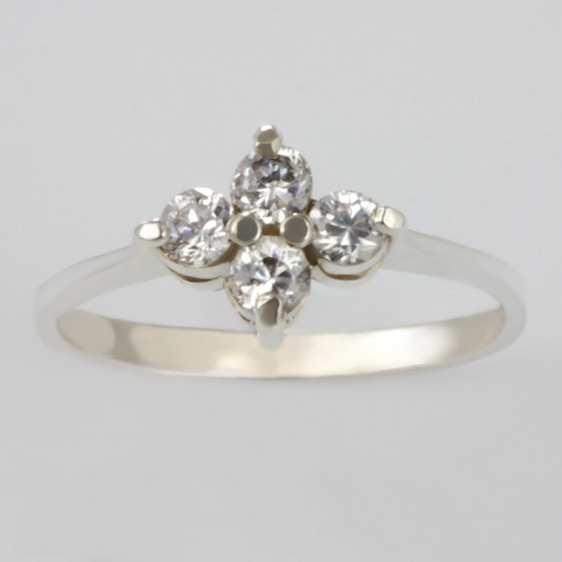 Briliantový prsten z bílého zlata KLENOTA