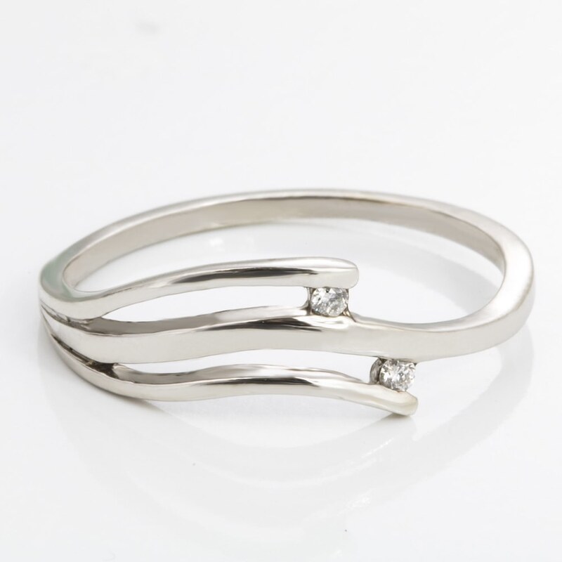 Stříbrný prsten s diamanty KLENOTA