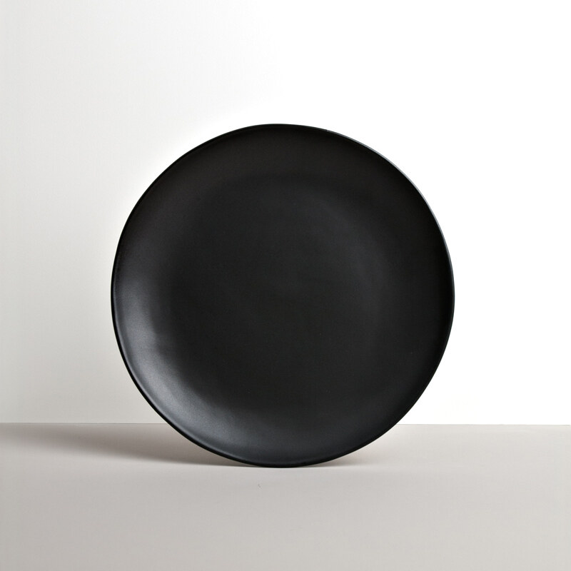 MIJ Kulatý talíř s nepravidelným okrajem MT 24 cm černý