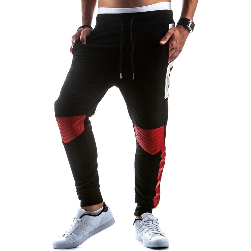 Černé frajerské sportovní kalhoty s aplikací z červené EKO kůže