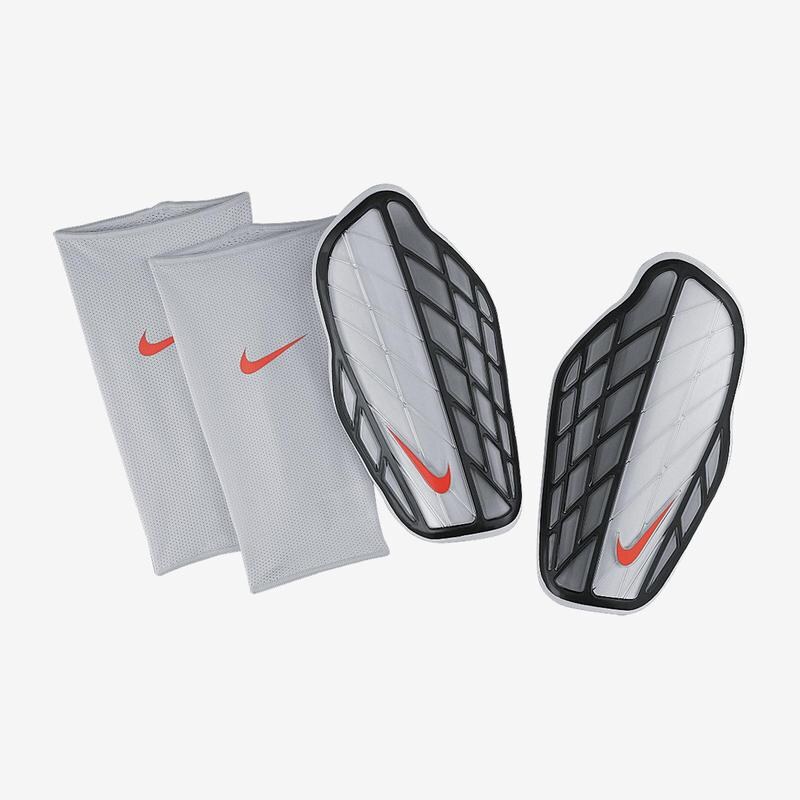 NIKE2 Chrániče Nike Protegga Pro L STŘÍBRNÁ - ČERNÁ