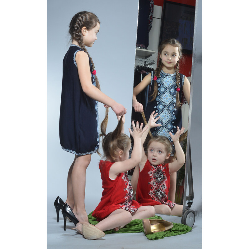 Dětské šaty červené s žakarovým vzorem