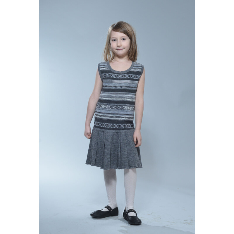 Moderní pletené dětské šaty s proužky