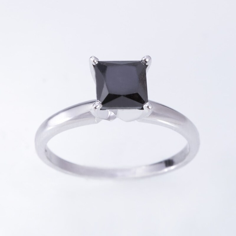 Prsten s černým diamantem KLENOTA