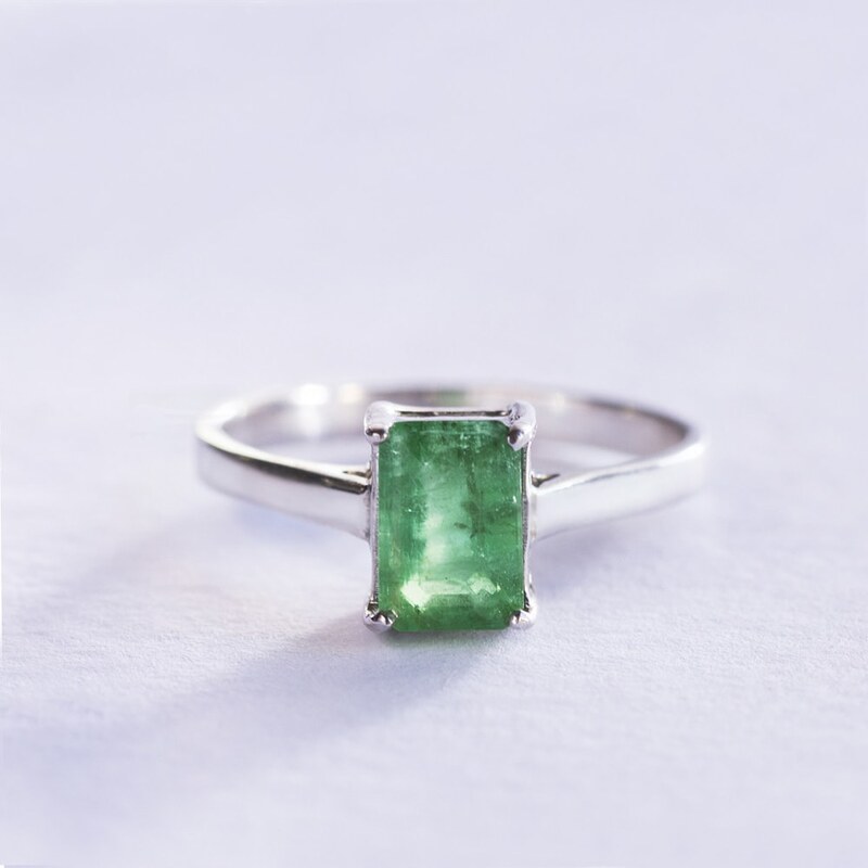 Stříbrný prsten smaragd KLENOTA