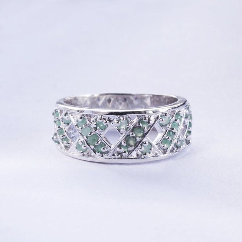 Stříbrný prsten se smaragdy KLENOTA