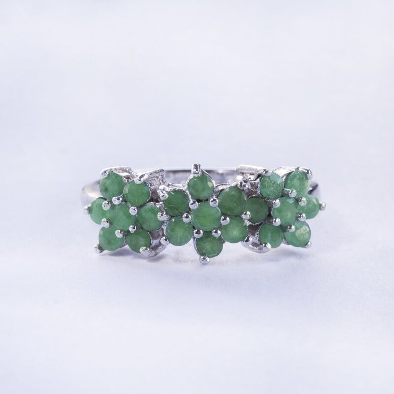 Prsten s květinami ze smaragdů KLENOTA
