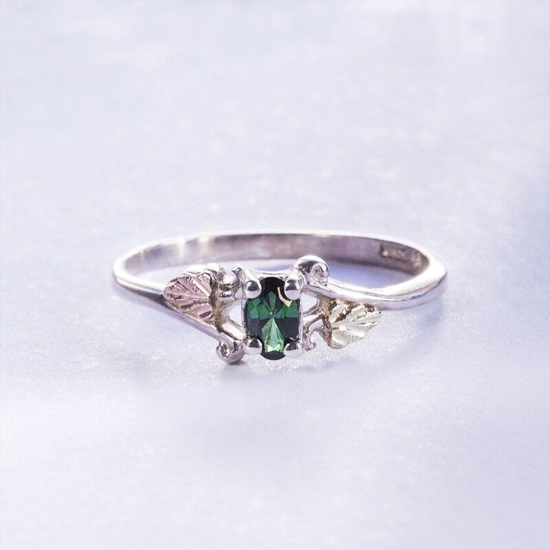Stříbrný prsten se smaragdem KLENOTA
