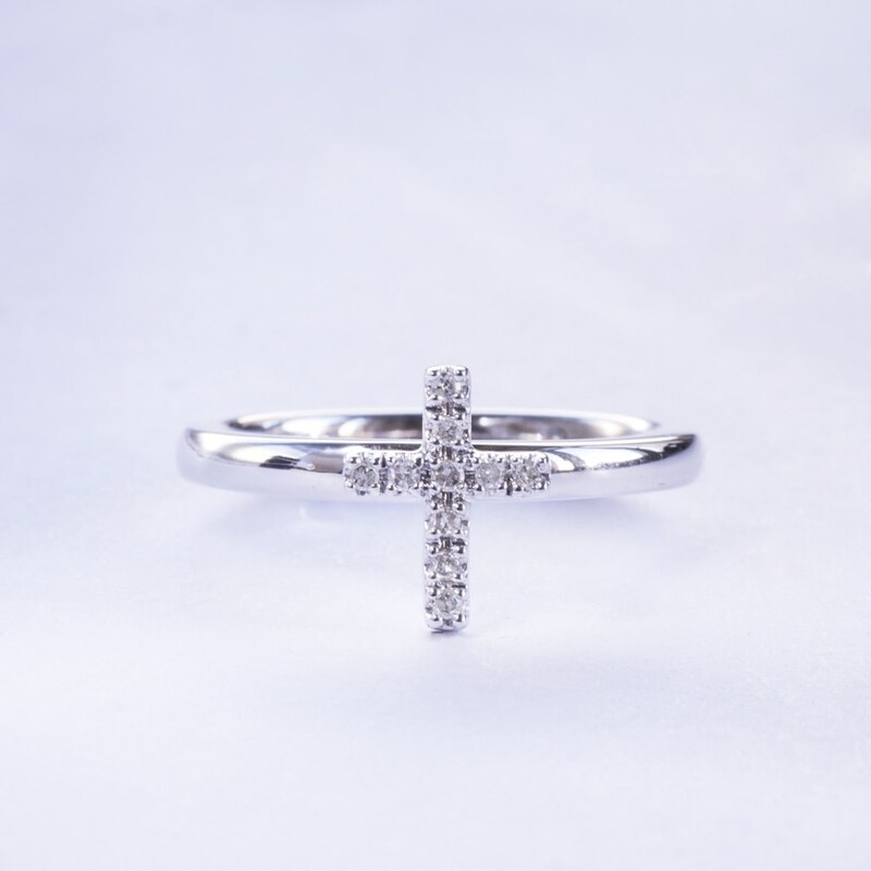 Stříbrný prsten s diamantovým křížkem KLENOTA sil2116