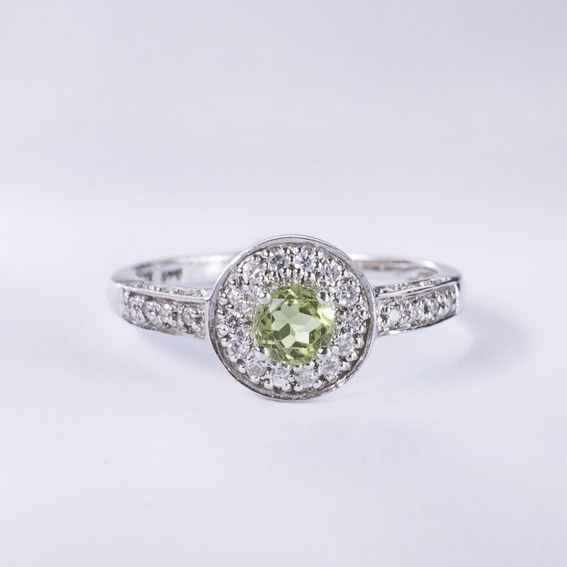 Luxusní prsten s olivínem KLENOTA