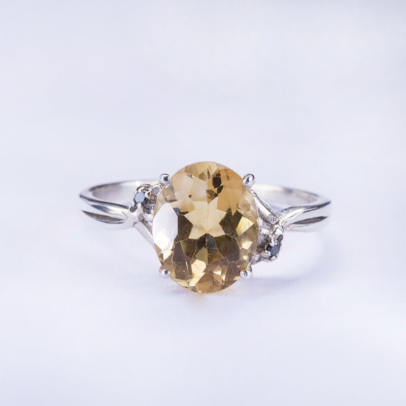 Stříbrný prsten s citrínem a černými diamant KLENOTA