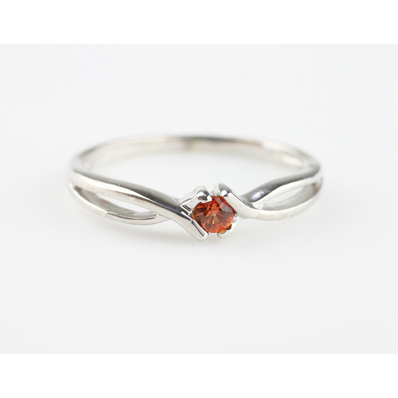 KLENOTA Stříbrný prsten s oranžovým safírem