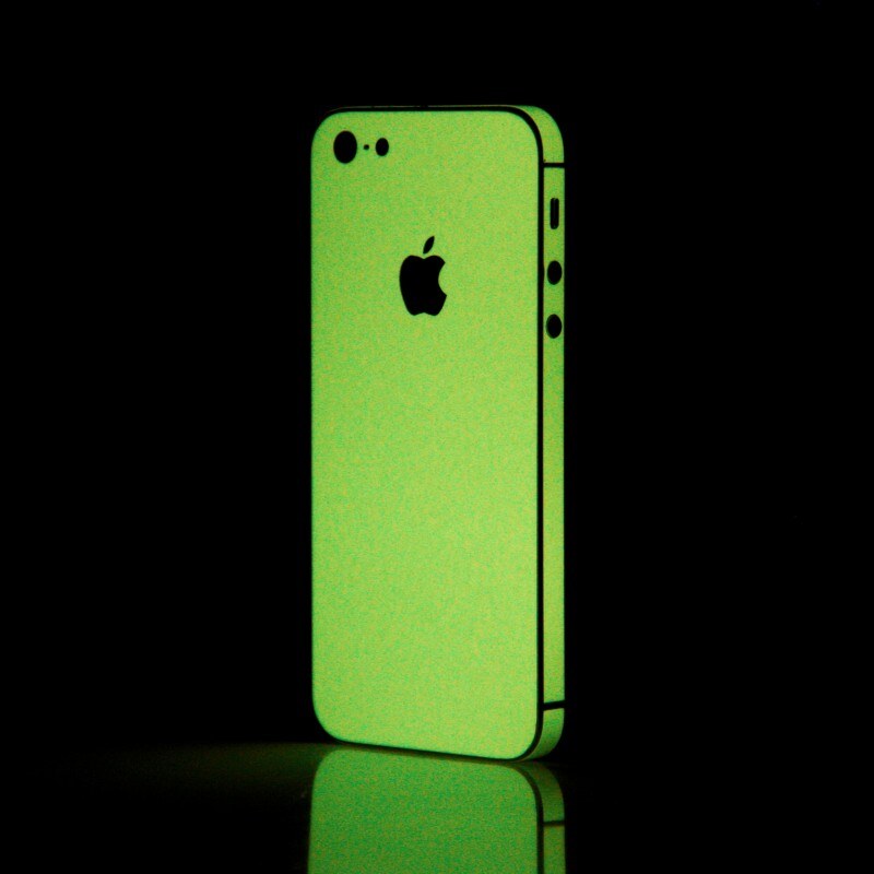 SlickWraps Vivid Yellow Glow-In-The-Dark pro iPhone 5