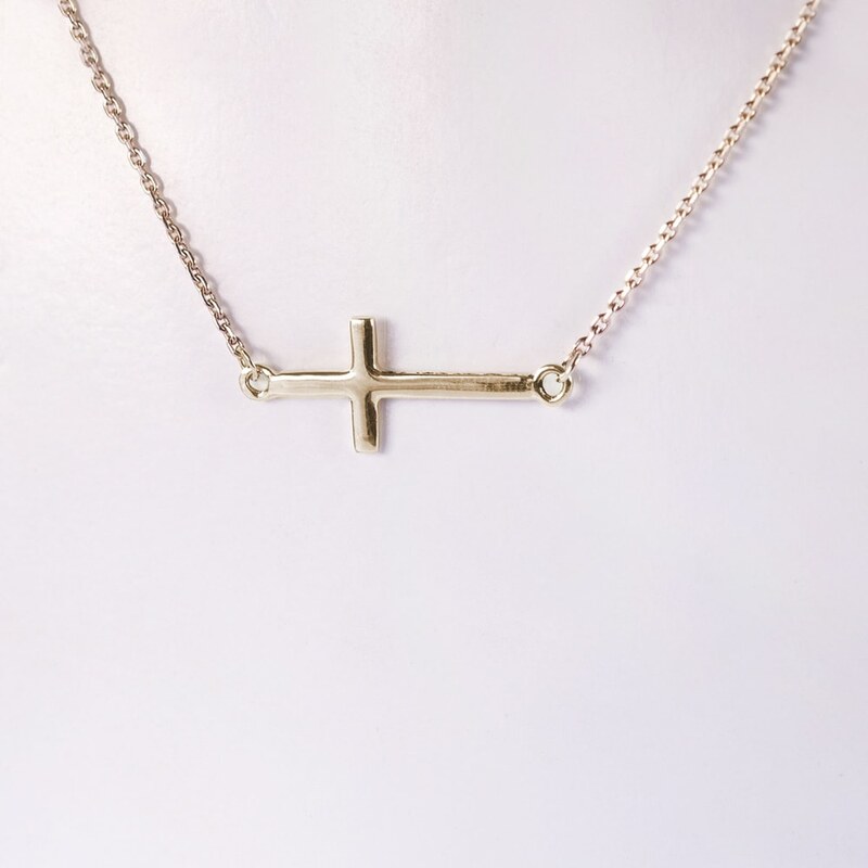 Pozlacený náhrdelník s křížkem KLENOTA kln3001yag