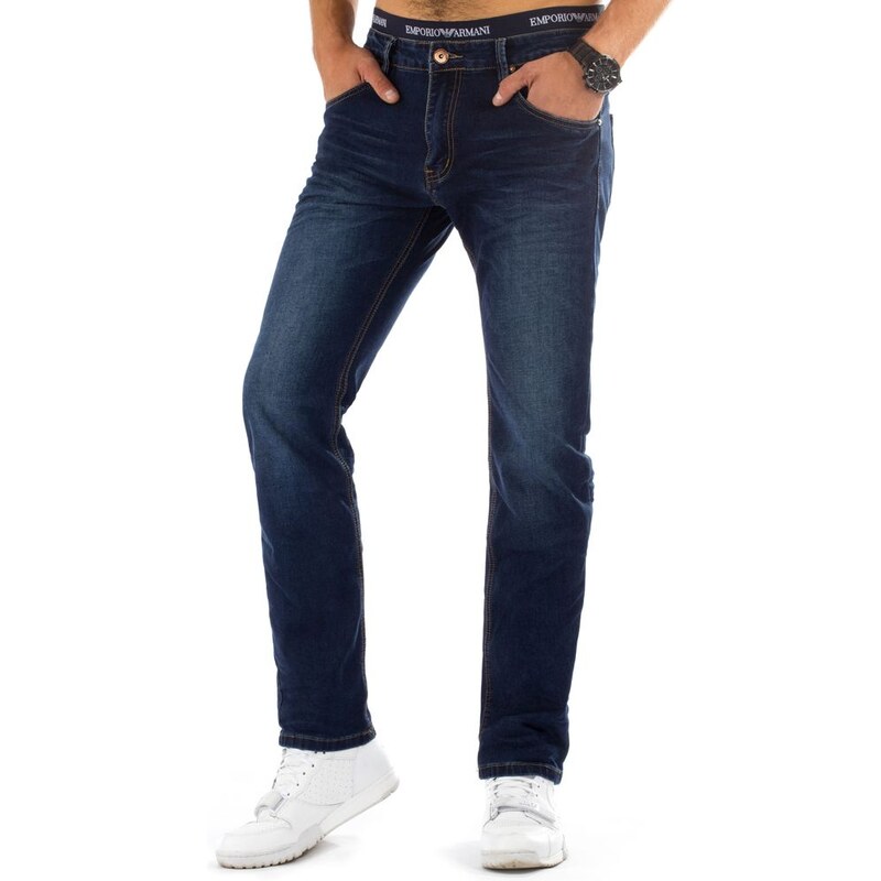 Tmavě modré straight džíny pro každého chlapa