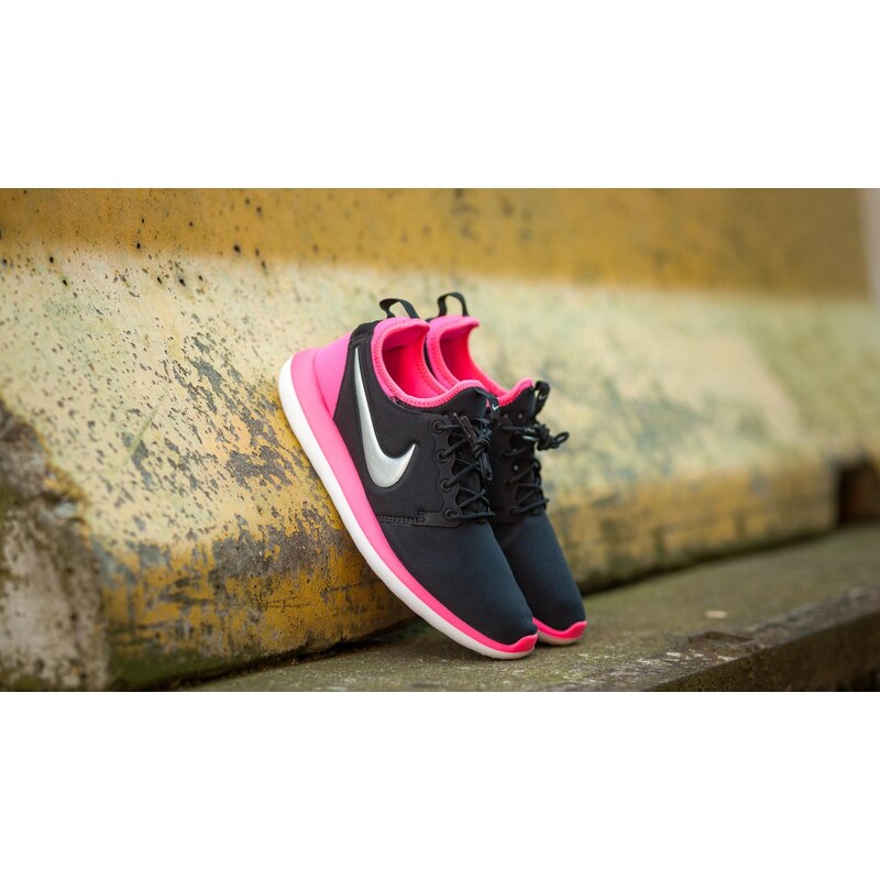 Nike Roshe Two (GS) Black/ Metallic Platinum-Hyper Pink