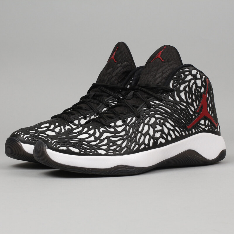 Jordan Ultra.Fly white / gym red - black (basketbal)