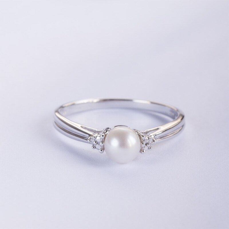 Perlový prsten ze stříbra KLENOTA