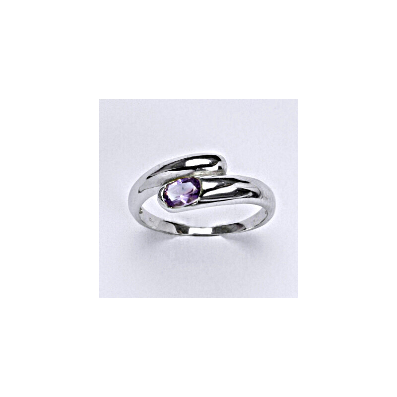 Stříbrný prsten s přírodním ametyst světlým 6 x 4 mm VR 15941029