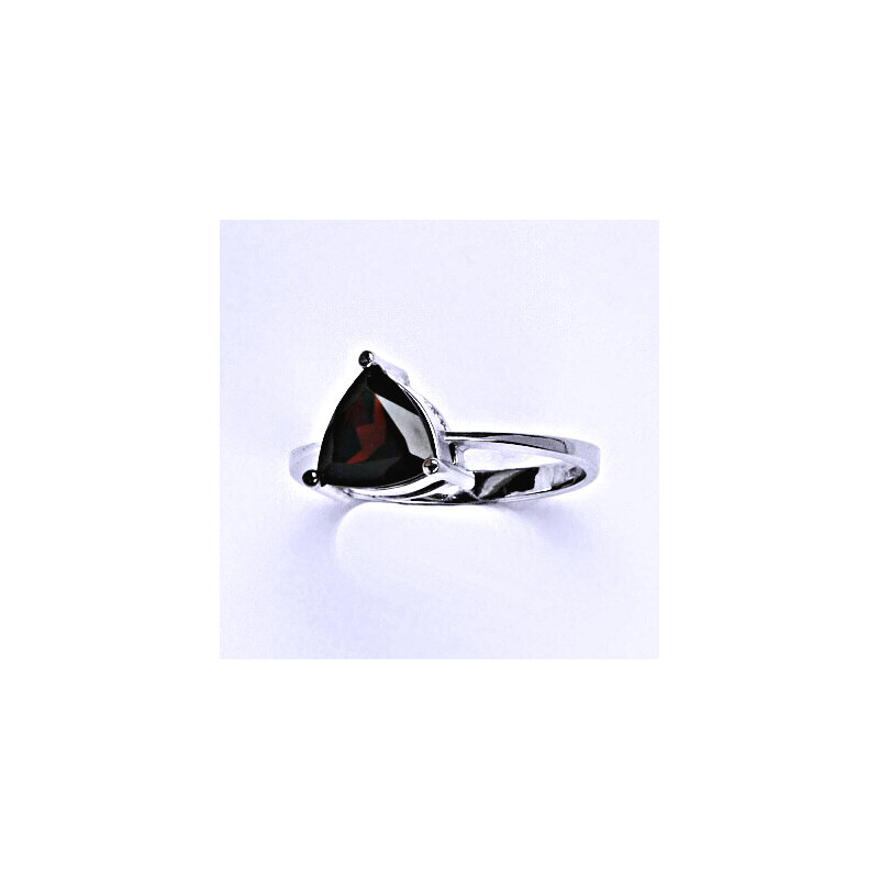 Stříbrný prsten s přírodním granátem 8x8 mm, T 1281 15942428