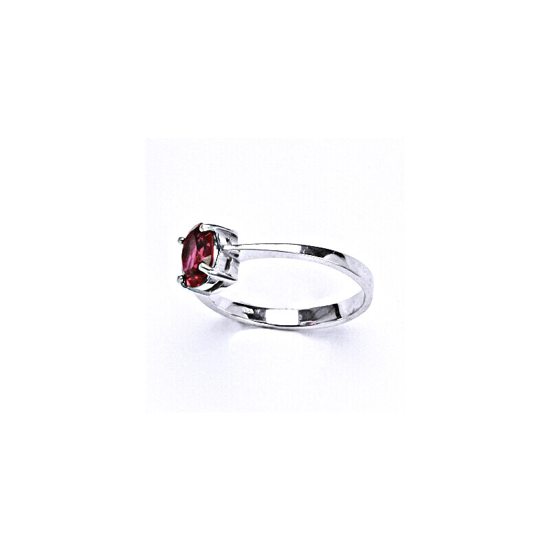 Čištín s.r.o. Stříbrný prsten se syntetickým zirkonem ruby 7x5