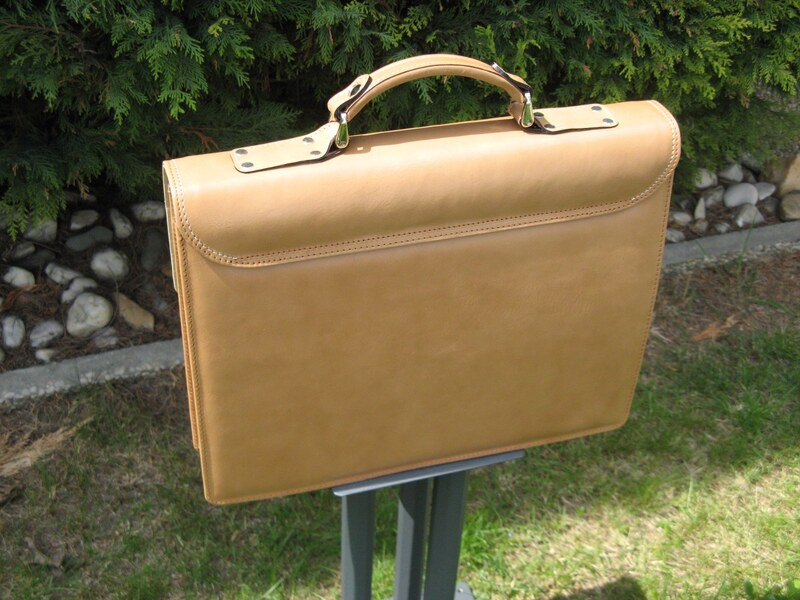 Kabelky od Hraběnky Kožená ručně šitá pánská aktovka SIDON - česká výroba; béžová
