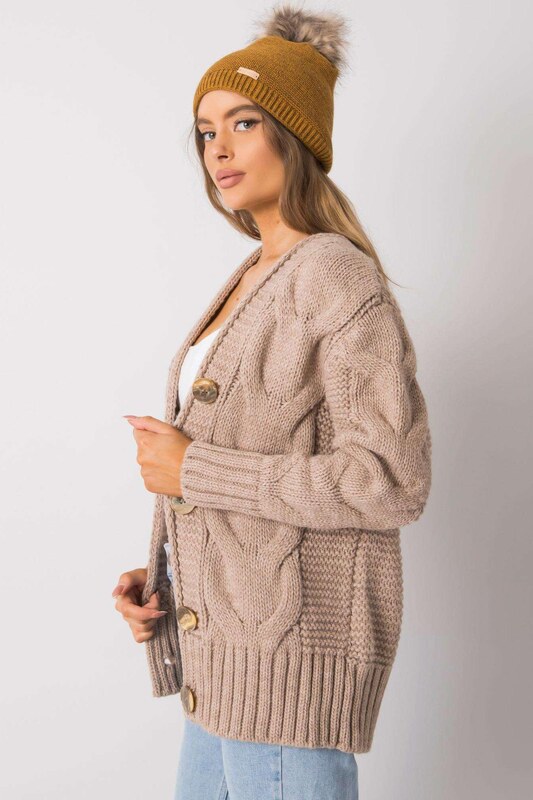 MladaModa Dámská čepice s kožešinkovou bambulí model 1169 tmavá hořčicová