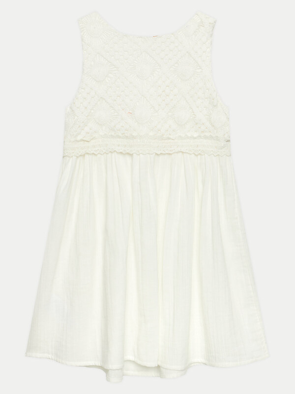 Každodenní šaty Guess