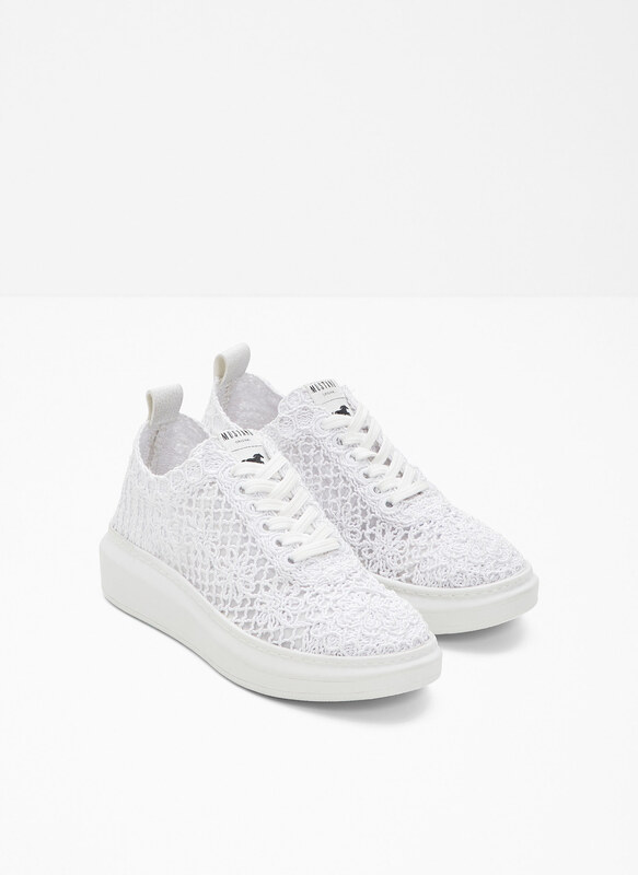 bonprix Tenisky značky Mustang na platformě bílá Žena